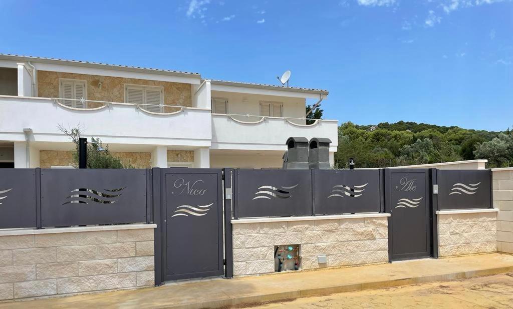 Residence Le Maree Porto Pino Exterior foto